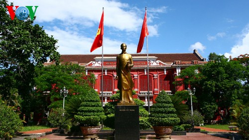 Tanda-tanda 10 tahun Presiden Ho Chi Minh di kota Hue - ảnh 7